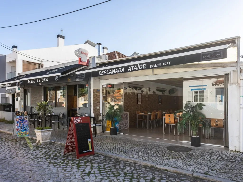 Moradia transformada em Restaurante - Santo António - Costa de Caparica - Image 1