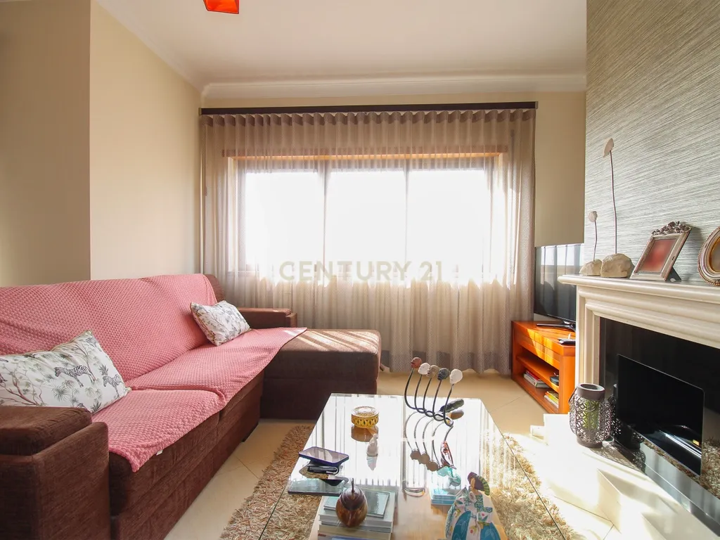 Apartamento T3 centro Palmela - Image 8