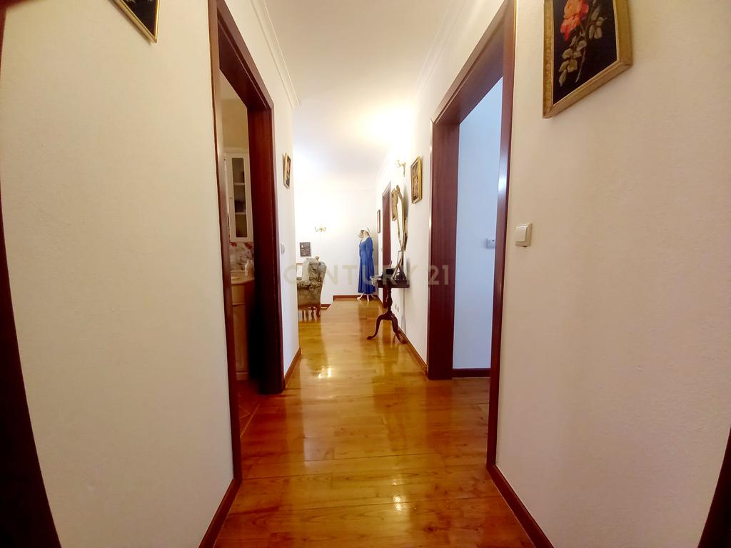  Moradia T4 com Vista Panorâmica em Chaves - Image 11