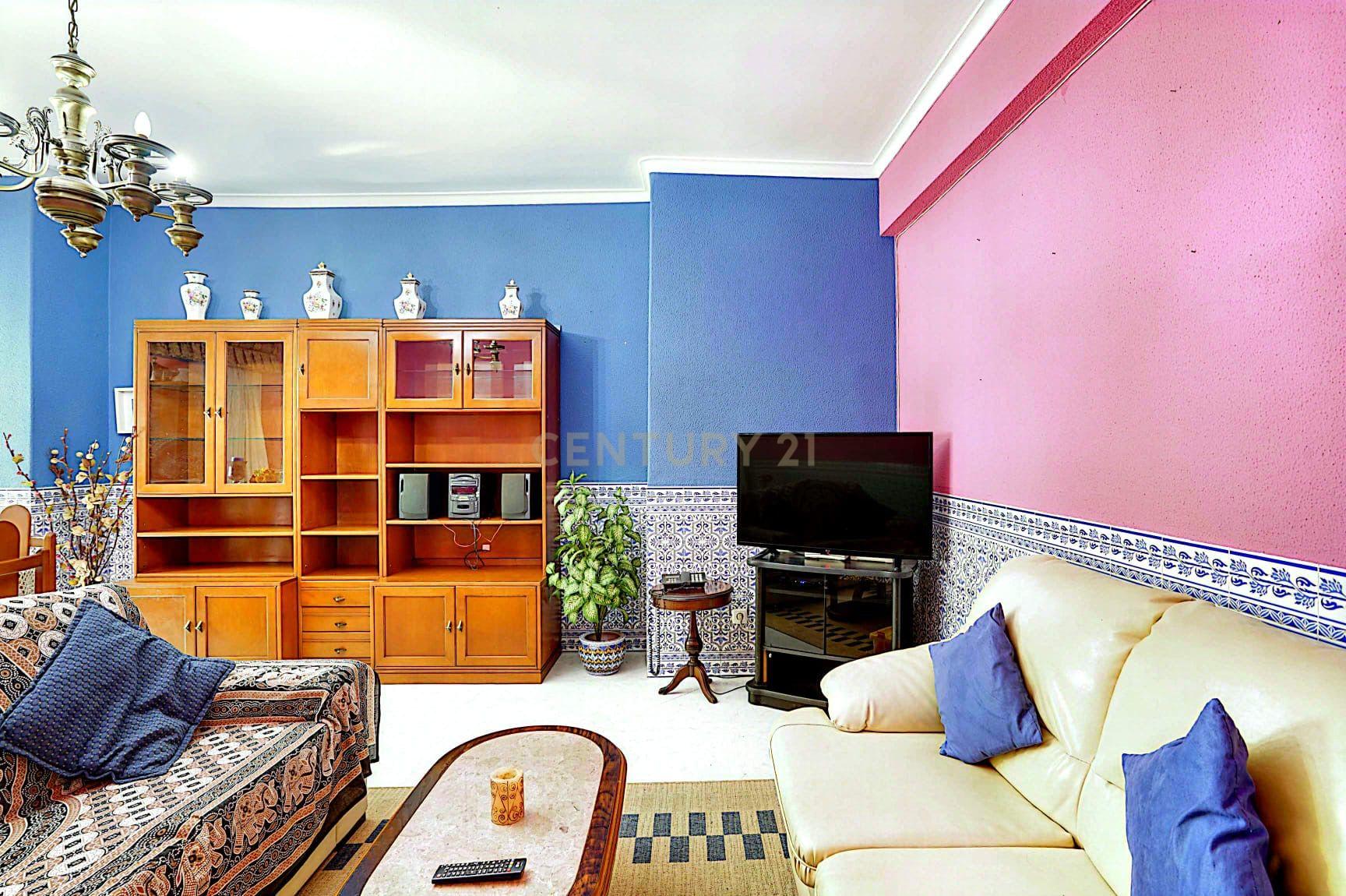 Fotografia 6 de Apartamento T3 convertido em T2 em Linda-A-Velha - excelente localização