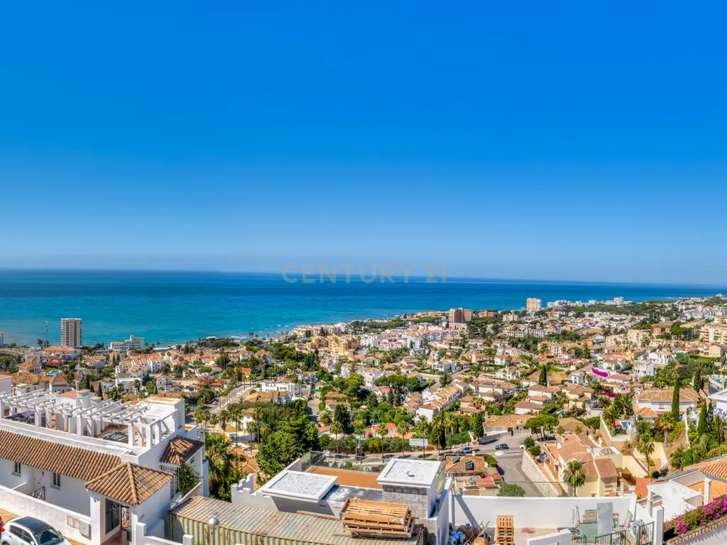 PENTHOUSE TOTALMENTE REMODELADA E PRONTA A ESTREAR COM VISTAS PANORÂMICAS PARA O MAR, DUAS VARANDAS E PISCINA EM MIJAS COSTA - Image 26
