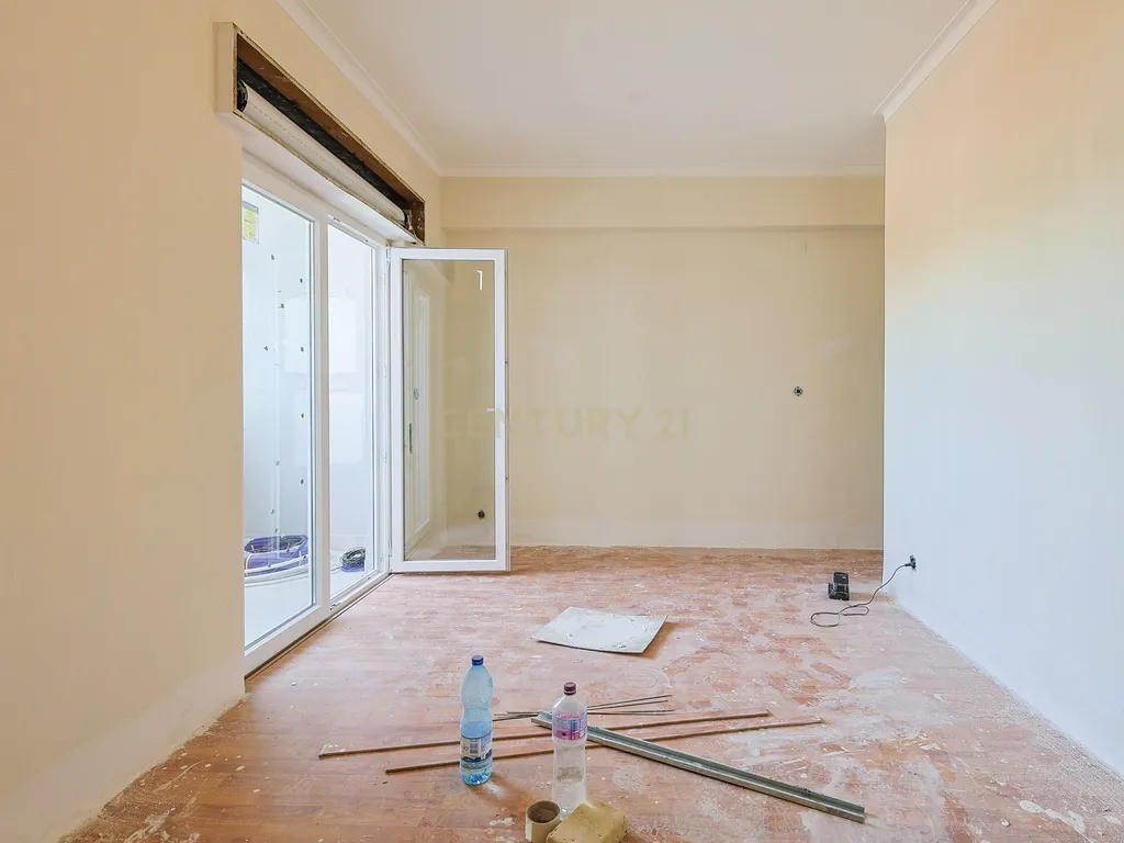 T3 totalmente remodelado em Vale de Milhaços, Corroios - Image 8
