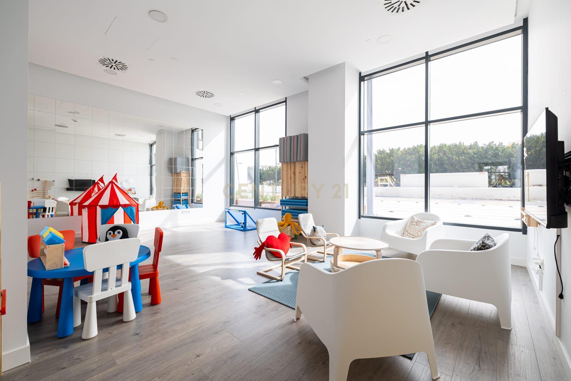 Apartamento Novo em Málaga com 3 Quartos e Despesas Incluídas - Image 9