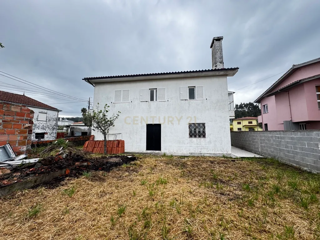 Moradia T3 Renovada em Fragoso - Image 21