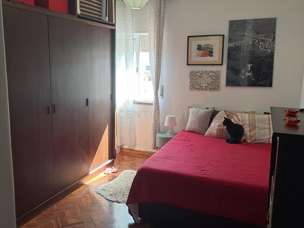 Apartamento T4 na Rua Gil Vicente - Parede - Image 19