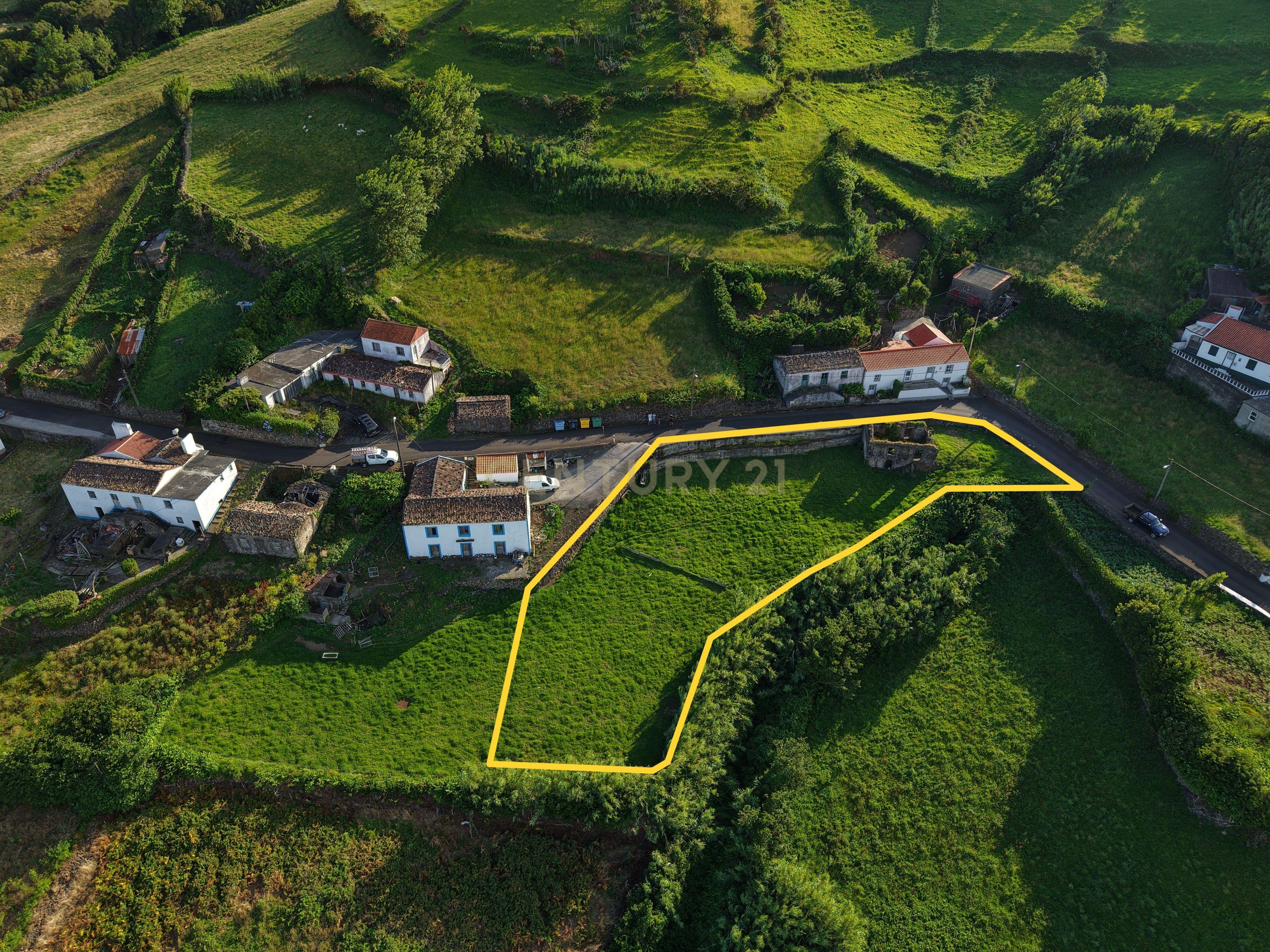 Fotografia 10 de Ruína com Vista Mar em Ponta Delgada – Ilha das Flores