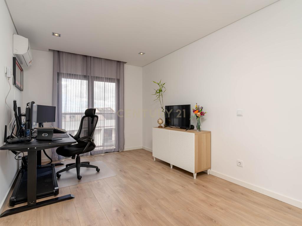 Duplex no Parque Luso em Corroios - Image 11