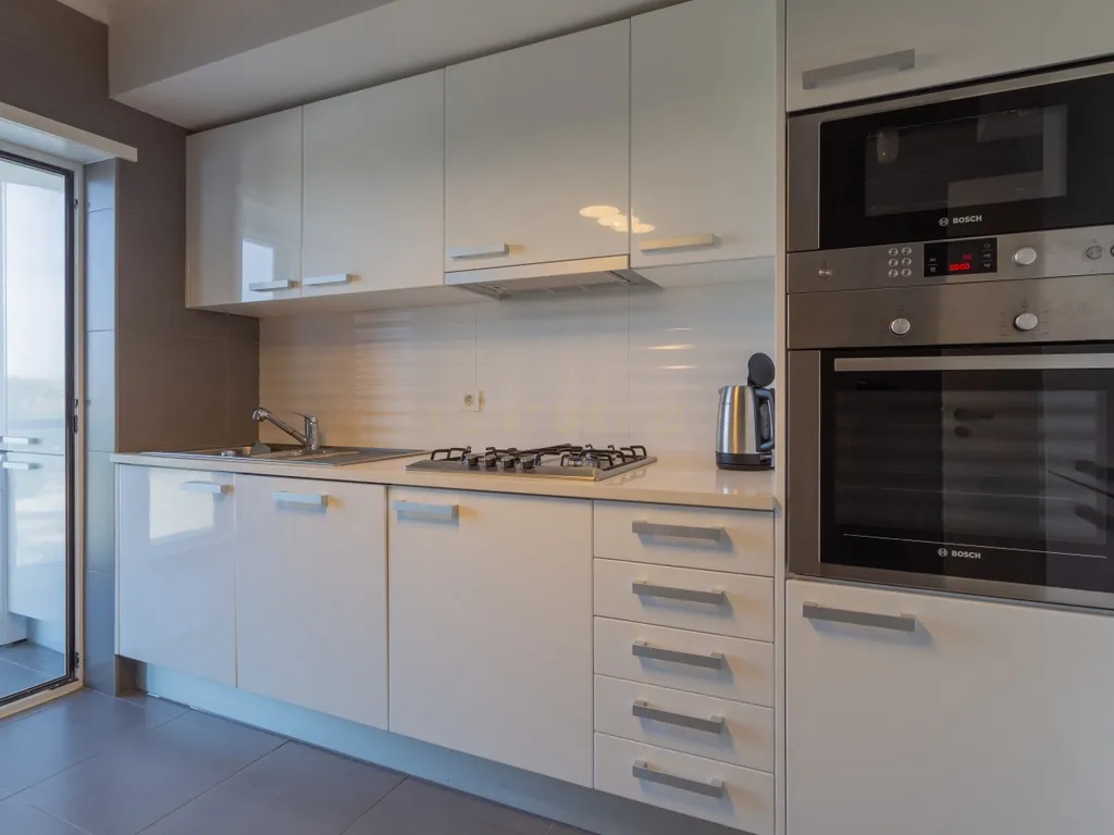 Apartamento como Novo, para arrendamento, na Caparica, Almada - Image 12