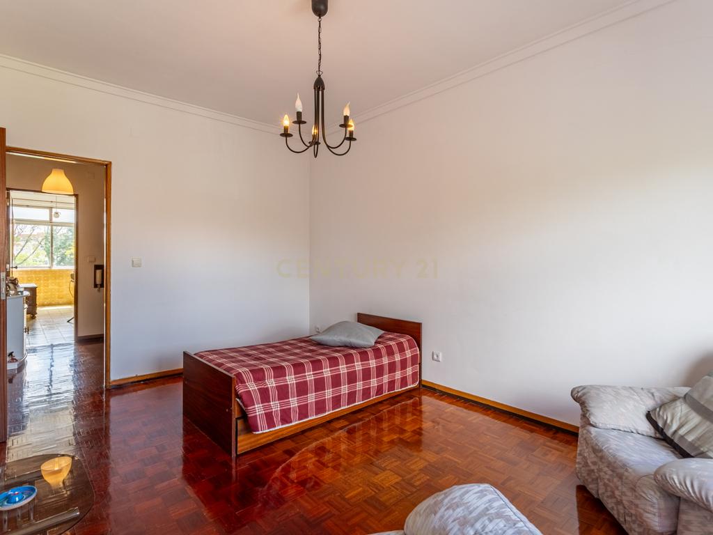 Apartamento T2 na Urbanização Codivel - Odivelas - Image 6