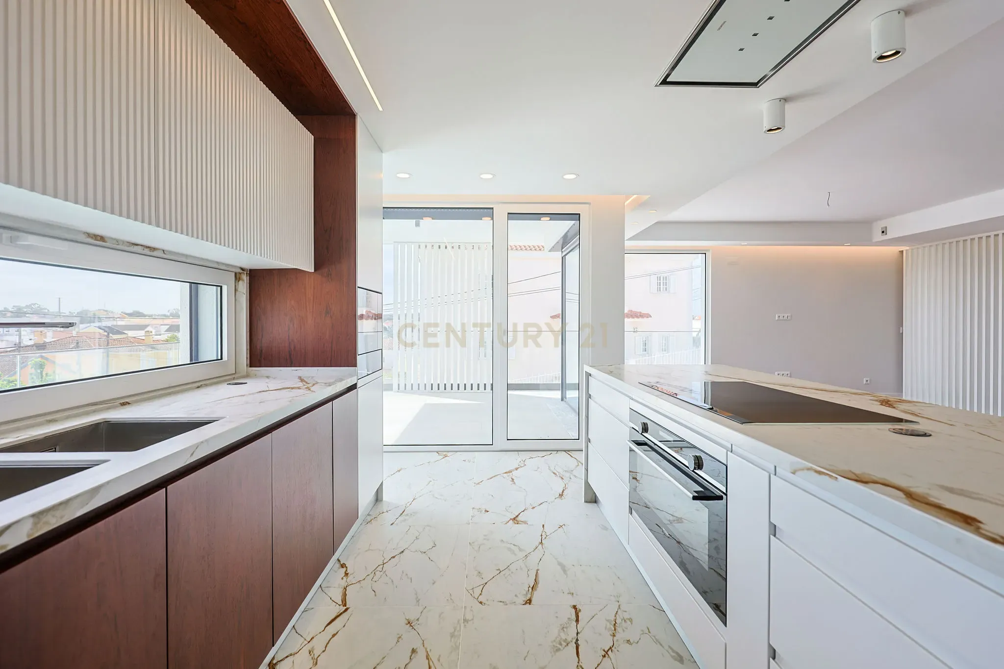 Fotografia 12 de Moradia T5 com Piscina e Domótica - Nova Construção na Charneca da Caparica