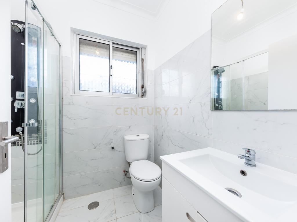 T3 Renovado na Póvoa de Santa Iria - Image 10