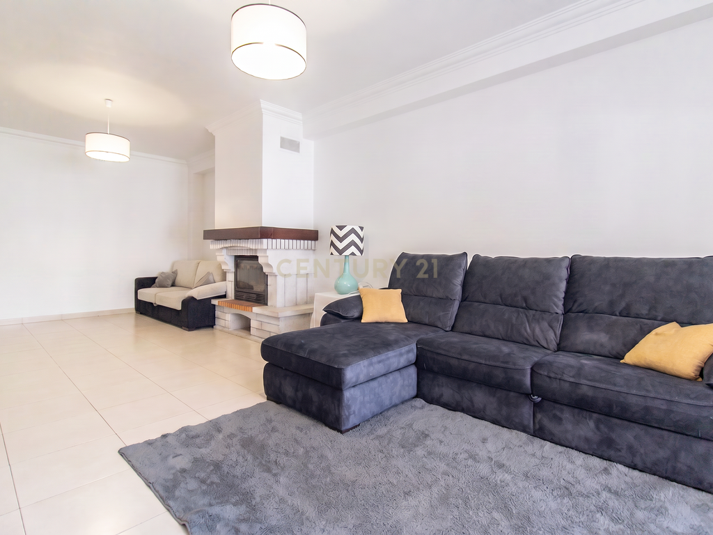 Moradia T3 com Piscina e Excelentes Áreas nos Foros de Amora - Image 10
