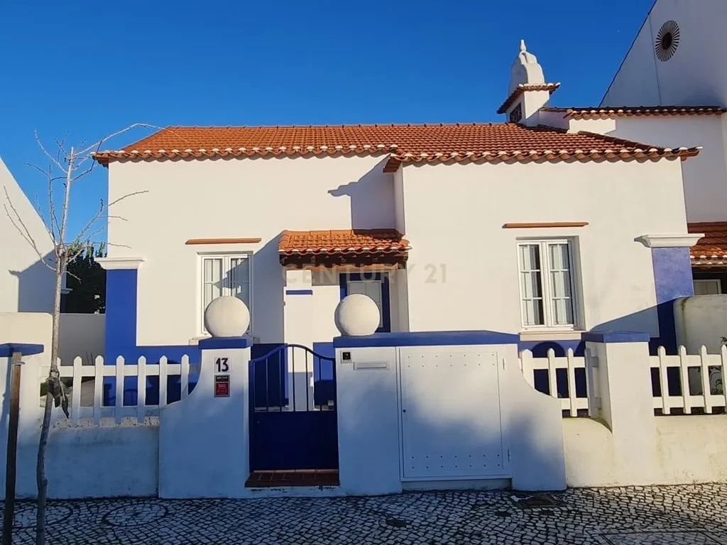 Moradia T2 Totalmente Renovada no Emblemático Bairro Camões – Entroncamento - Image 2