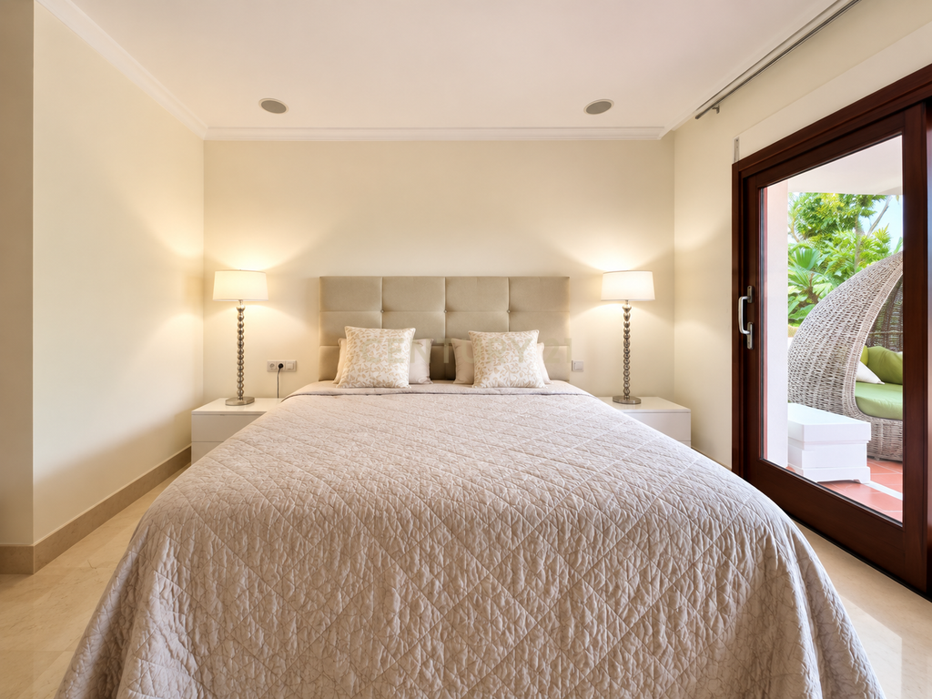 Apartamento Espaçoso com Jardim e Grande Terraço na Prestigiada Zona de Nagüeles, Marbella - Image 20