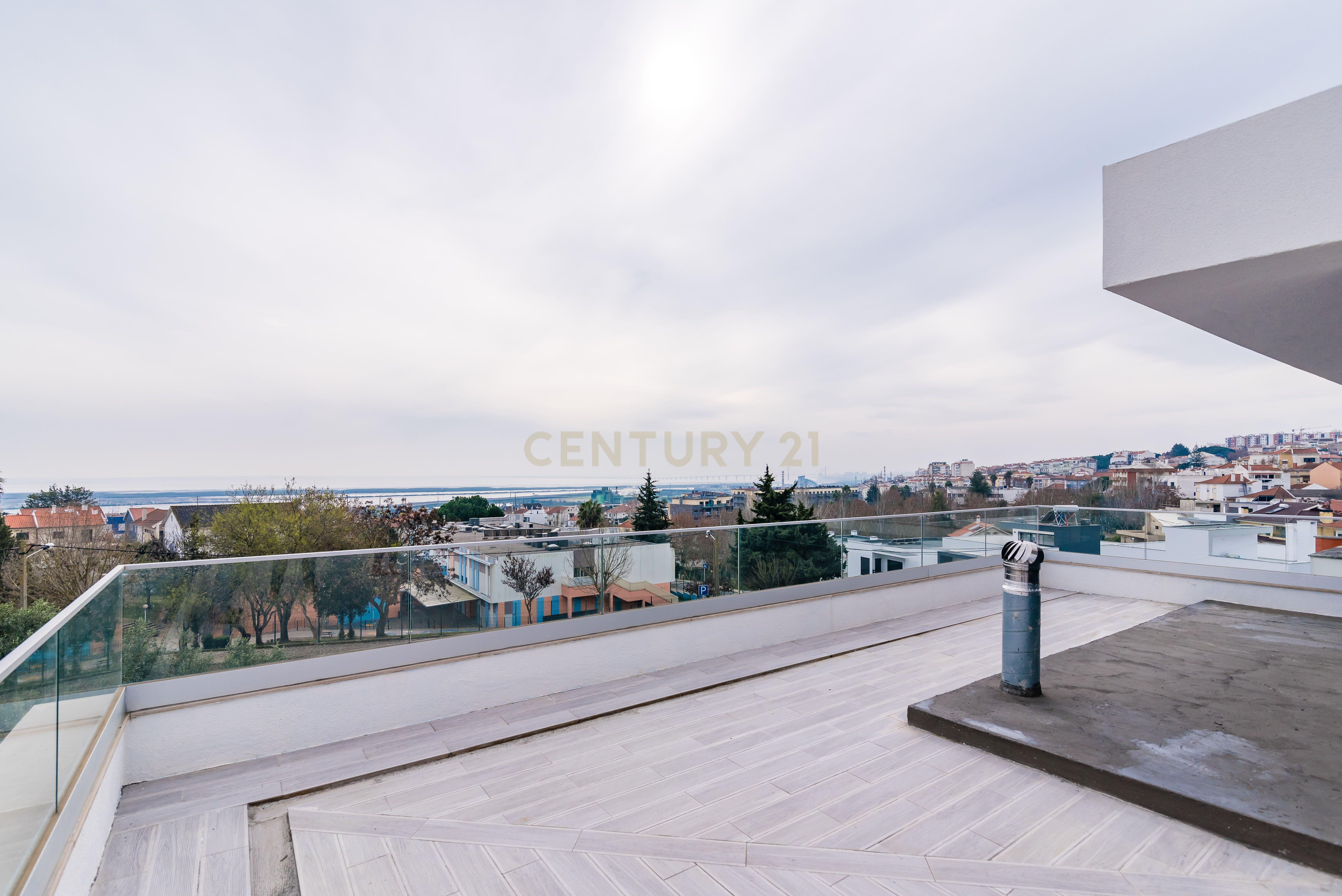 Luxuosa Moradia T3 com Vista Panorâmica em Loures, Lisboa para investimento! - Image 27