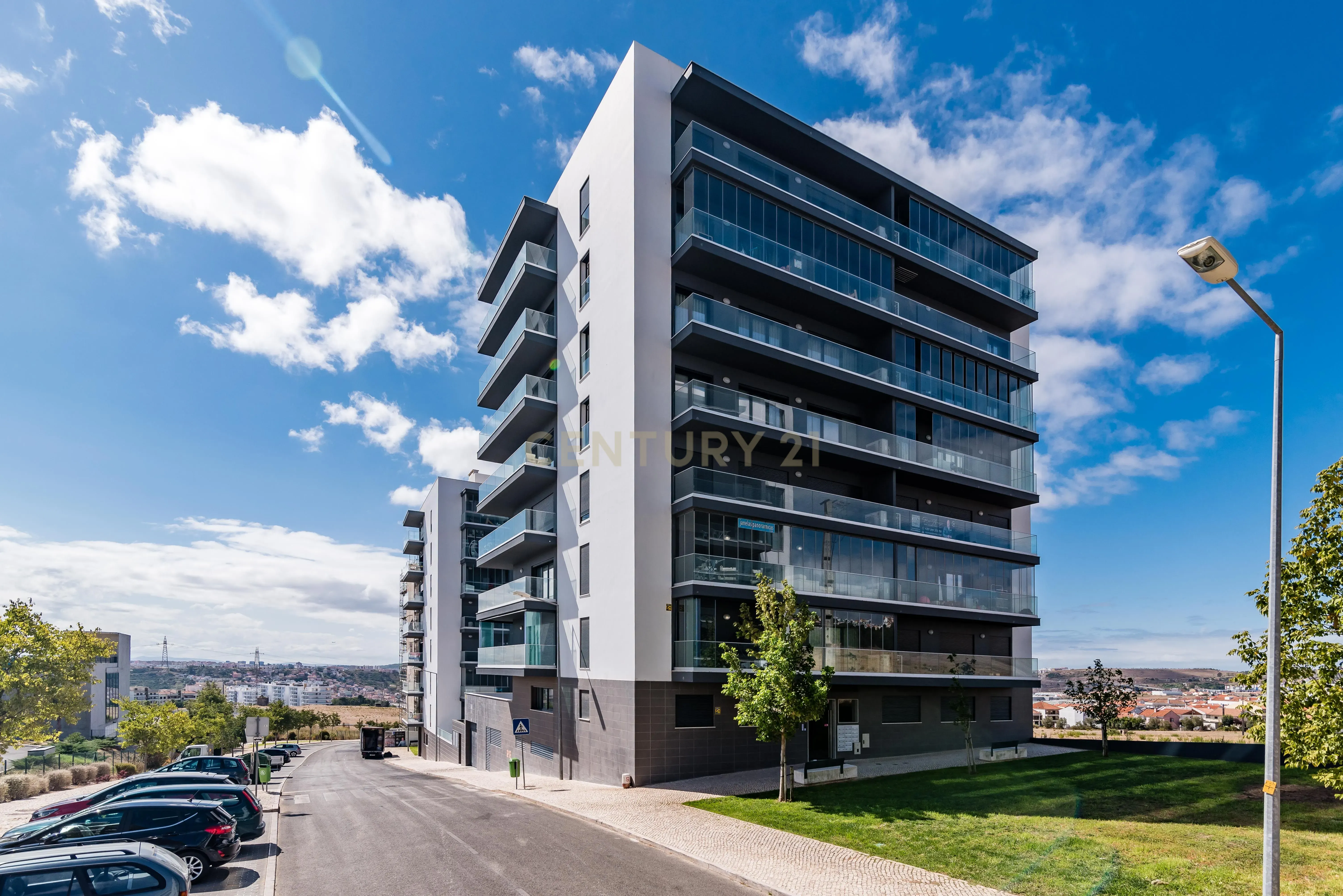 Luxuoso Apartamento T3 em Odivelas com Vista Panorâmica - Image 10