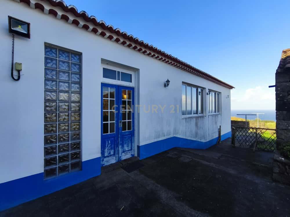Rústico de Luxo – Moradia Renovada com Vista Mar Deslumbrante - Image 5
