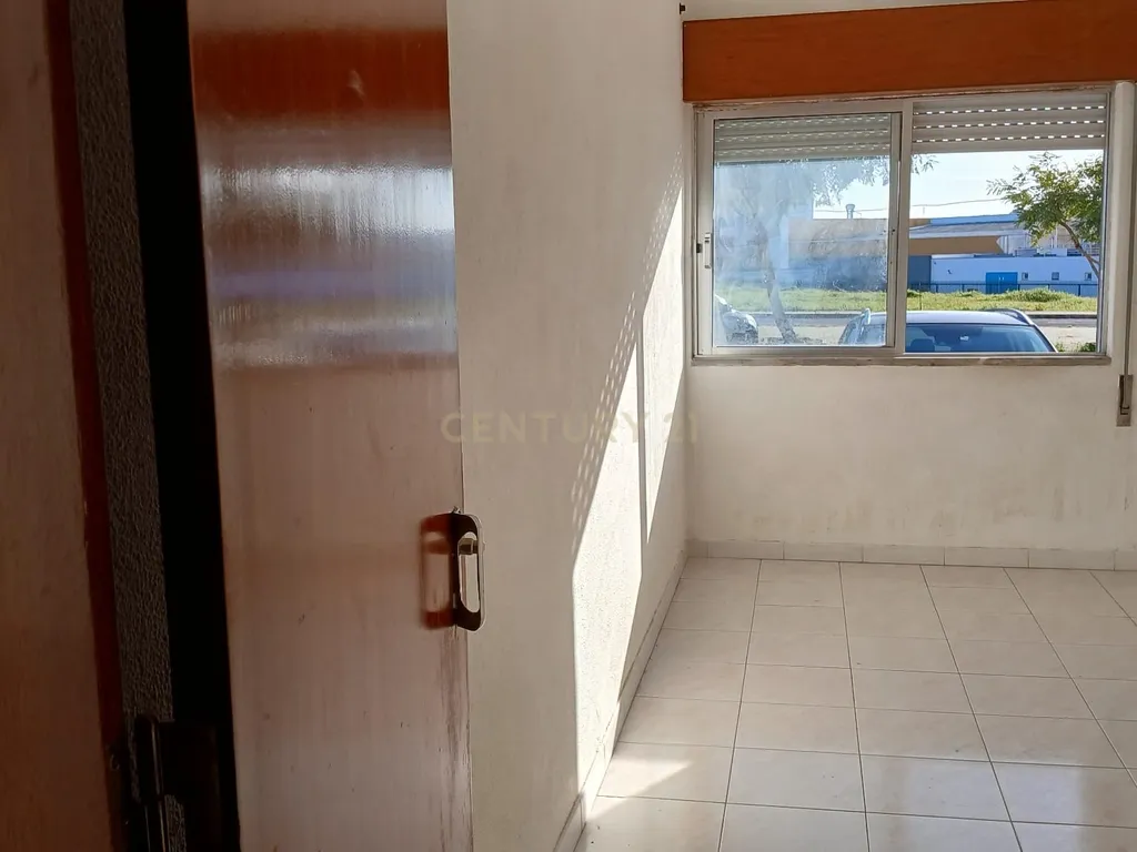 Apartamento T2 no Centro de Alhos Vedros - Image 3