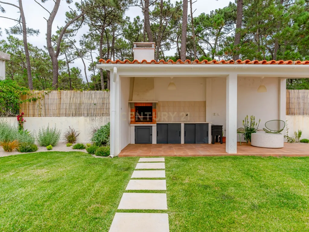 Viver com Elegância entre o Litoral e a Cidade – Uma Casa Sustentável em Colares, Portugal - Image 17