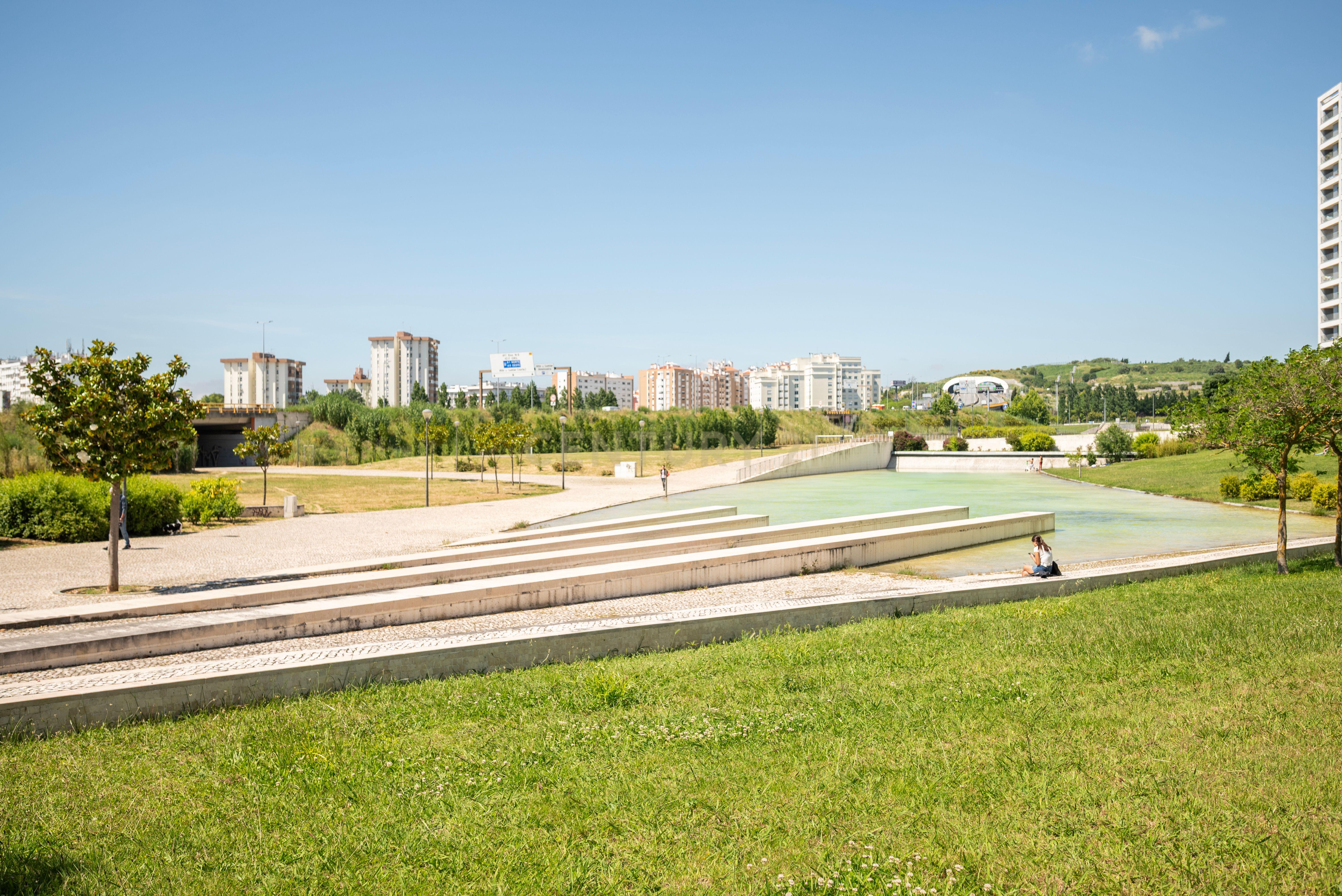 Apartamento T3 Luminoso com Vista Deslumbrante e Localização de Excelência – Parque Oeste / Quinta das Conchas - Image 31