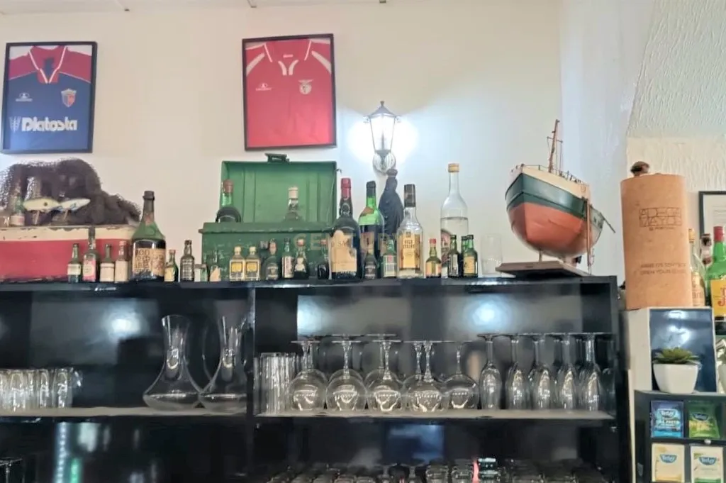 Trespasse de um conceituado restaurante "O Malcriado", com apartamento T2 associado, no centro de Matosinhos, Porto - Image 17