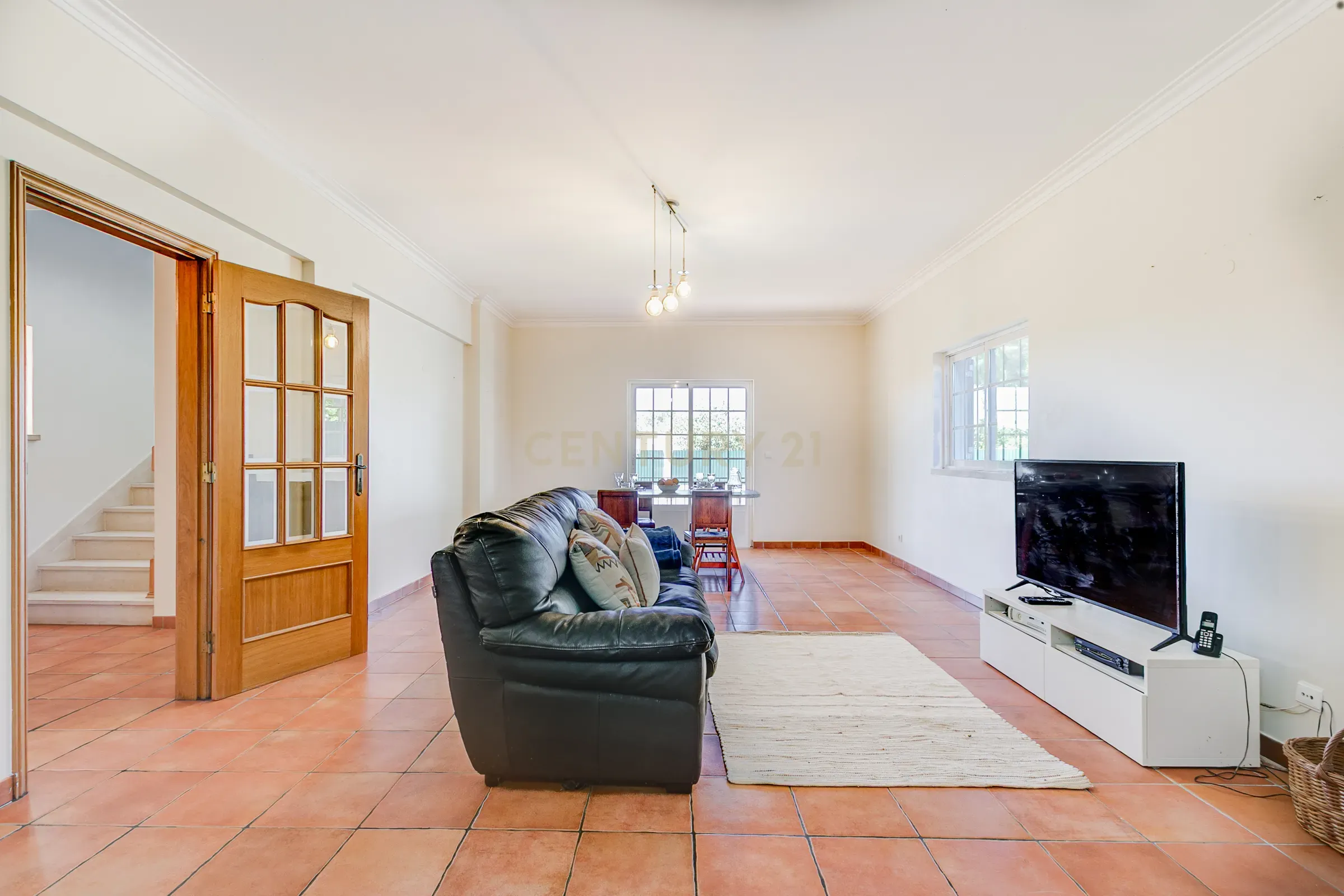 Moradia Rural T4 com Piscina e Jardim — Entre Setúbal e Lisboa - Image 2