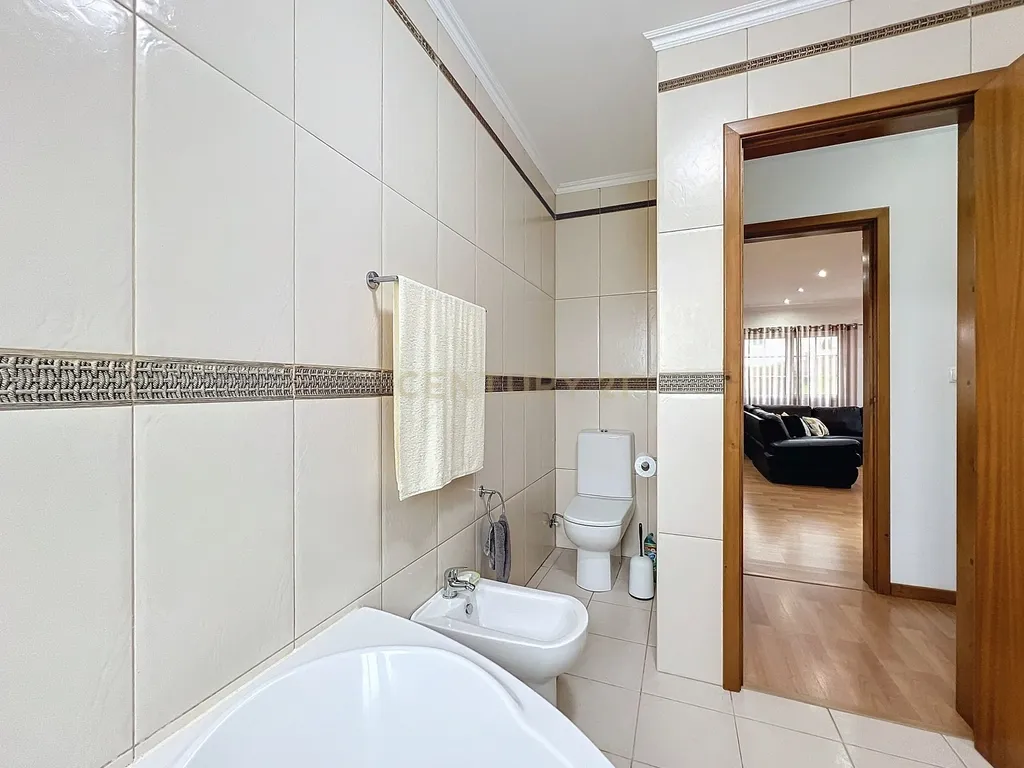 Casa T4 com Vista Mar em Povoação, Ilha de São Miguel - Image 10