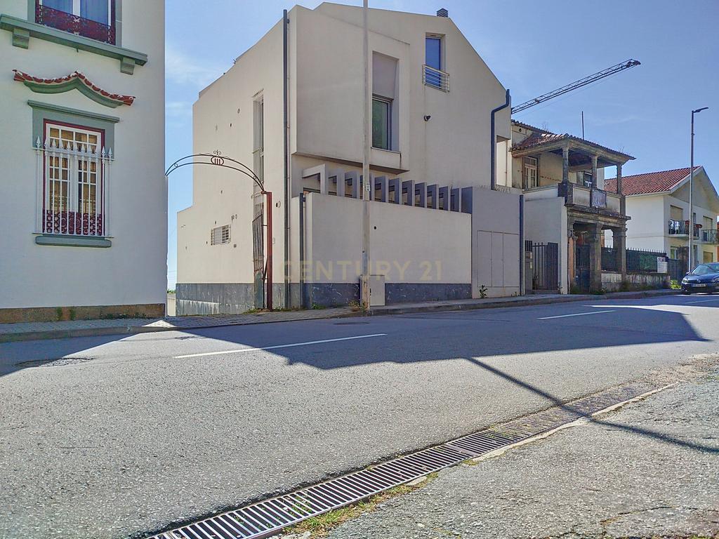 Apartamento com 2 quartos com vistas para o mar e excelente localização em  Viana do Castelo - Image 1