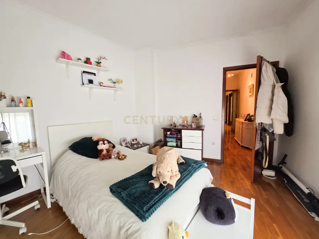 Apartamento T3 no Centro de Paredes – Espaço, Conforto e Localização Privilegiada - Image 25