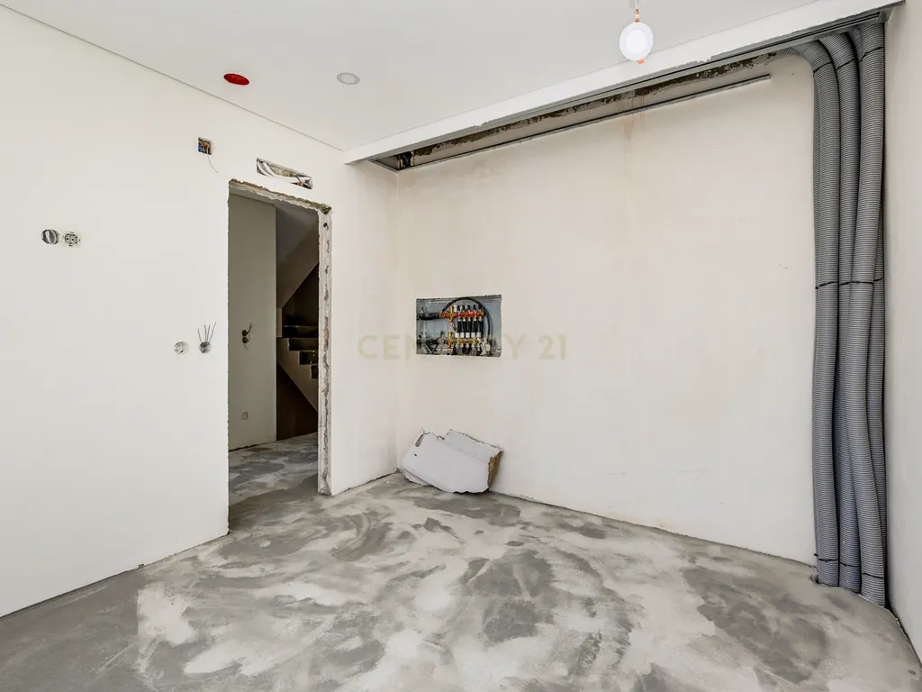 Moradia T4 com piscina em Caneças - Image 37