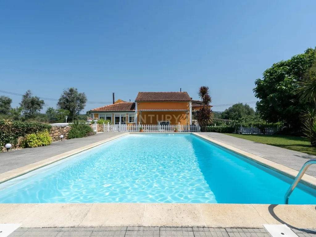Moradia T7 tradicional em bom estado com varanda coberta, pátio, piscina, terraço coberta, vistas boas e jardim numa localização sossegada perto do centro de Arganil e o rio Alva - Image 6