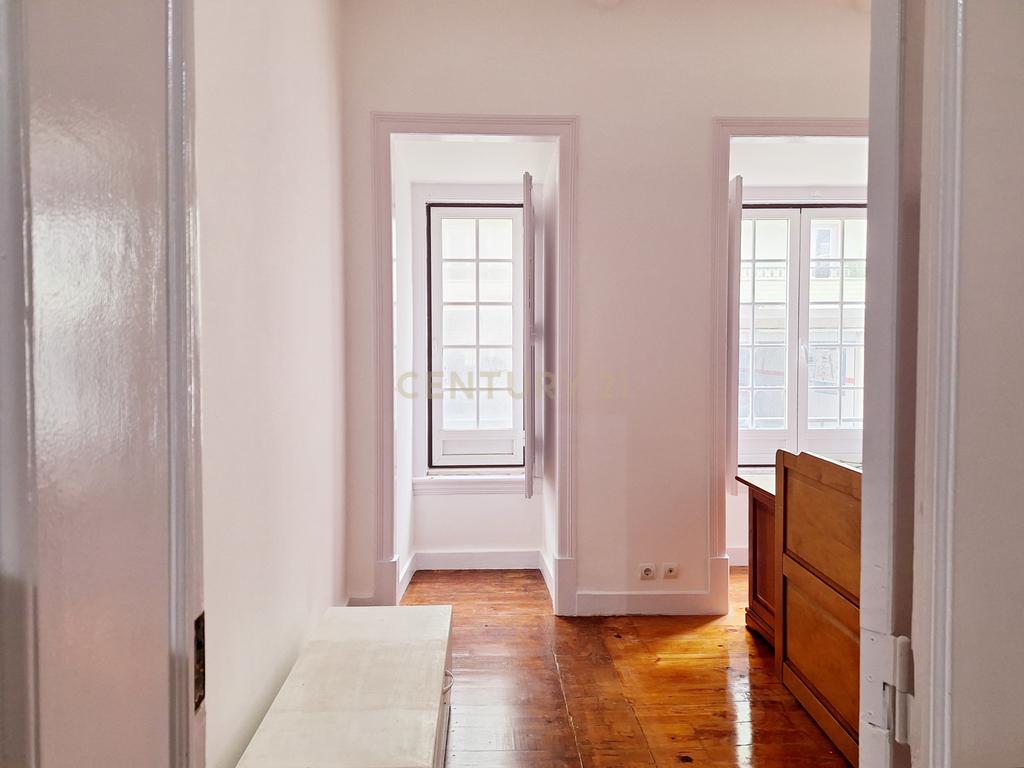 Apartamento T3 para Arrendamento em Campolide - Image 1