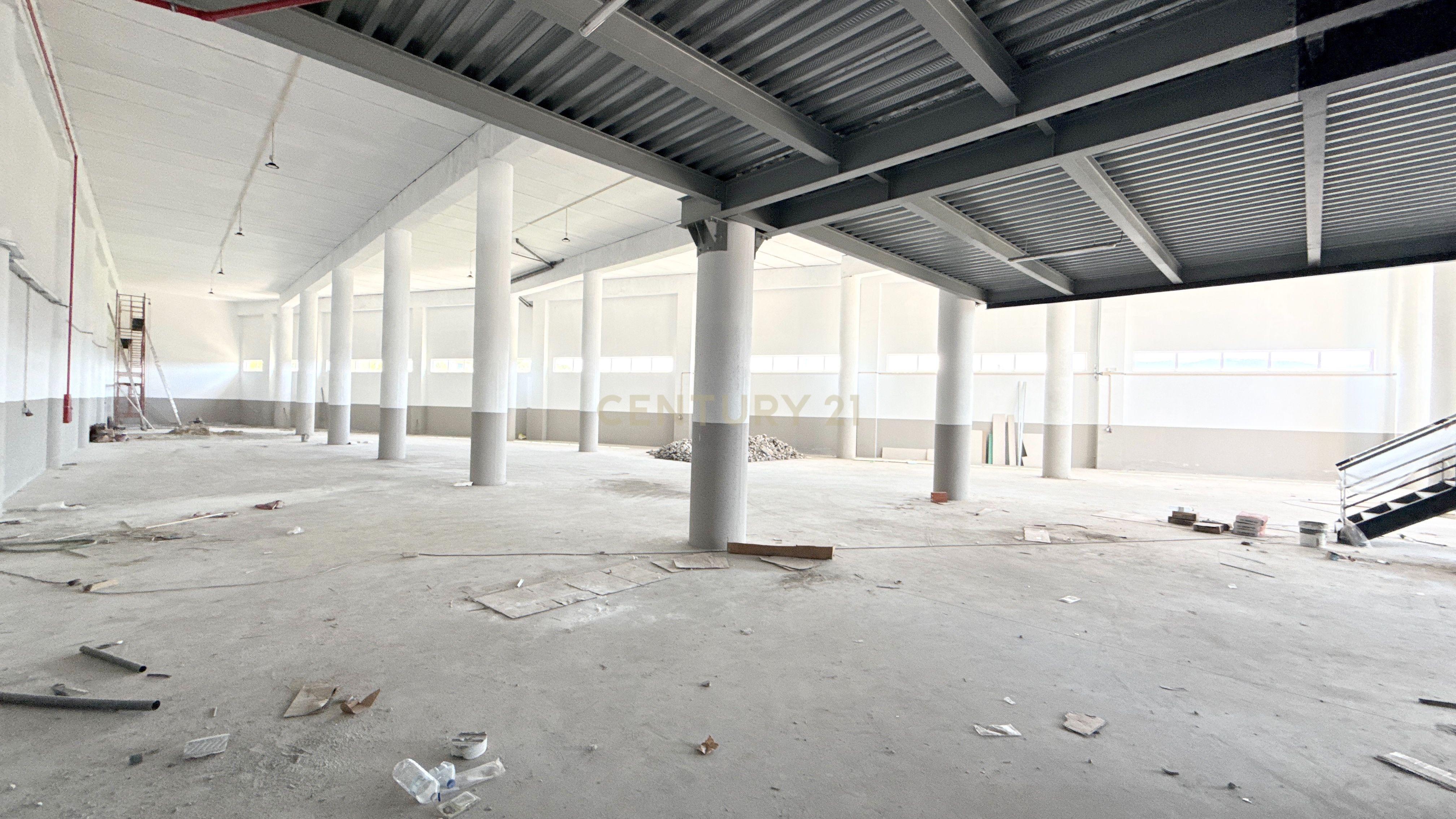 Fotografia 7 de ARMAZÉM INDUSTRIAL | SANTO TIRSO | INVESTIMENTO / LOGÍSTICA / COMÉRCIO E INDÚSTRIA