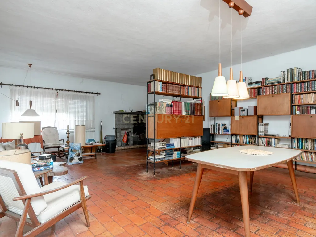 T6+1 em 1066 m2 de tranquilidade, para remodelar ou investir - Image 8