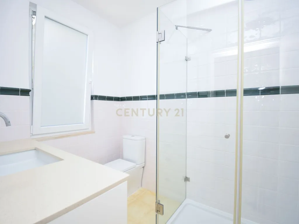 Apartamento T2+1 Renovado no Coração de Campo de Ourique - Image 25