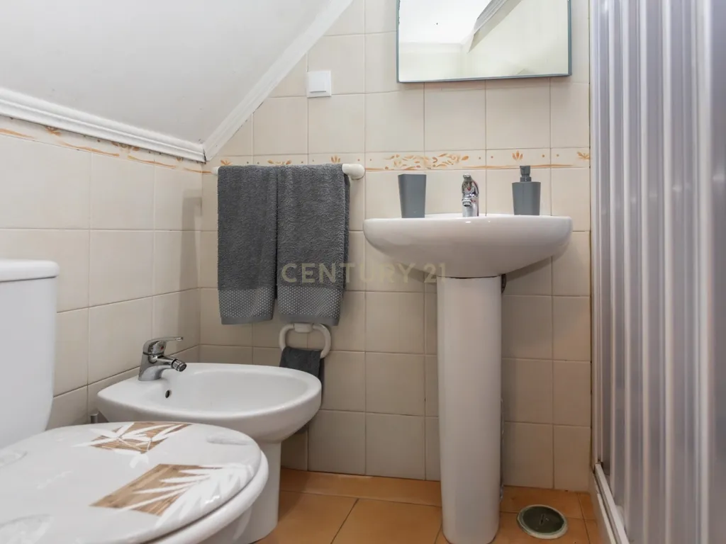 Apartamento T2 no centro de Sesimbra, a poucos passos da praia - Image 8