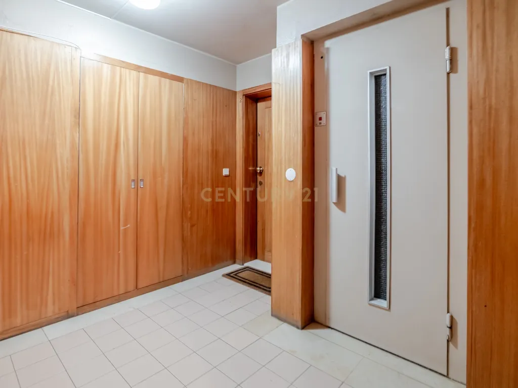 Apartamento T2 na Senhora da Hora, Matosinhos - Image 25