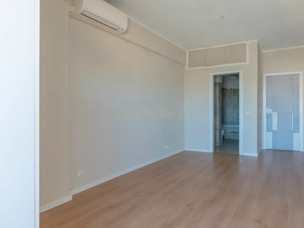 Apartamento T3 com Vista Mar em Oeiras - Image 46