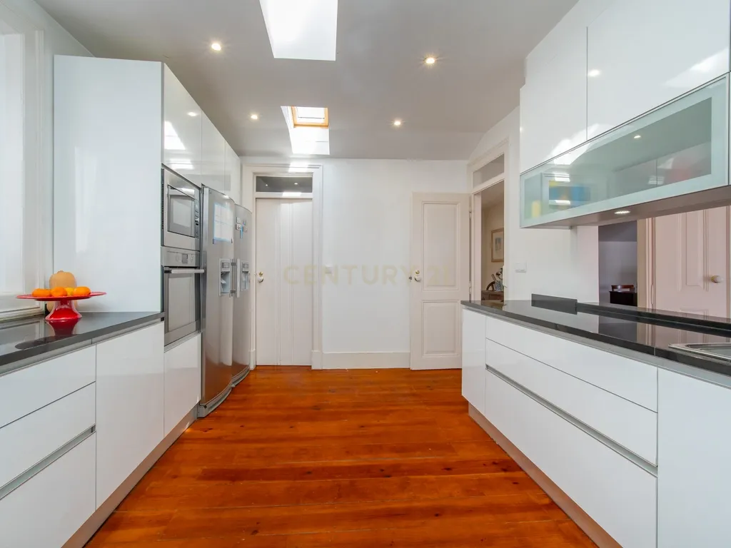 Penthouse Duplex T8 em Campo de Ourique - Lisboa - Image 24