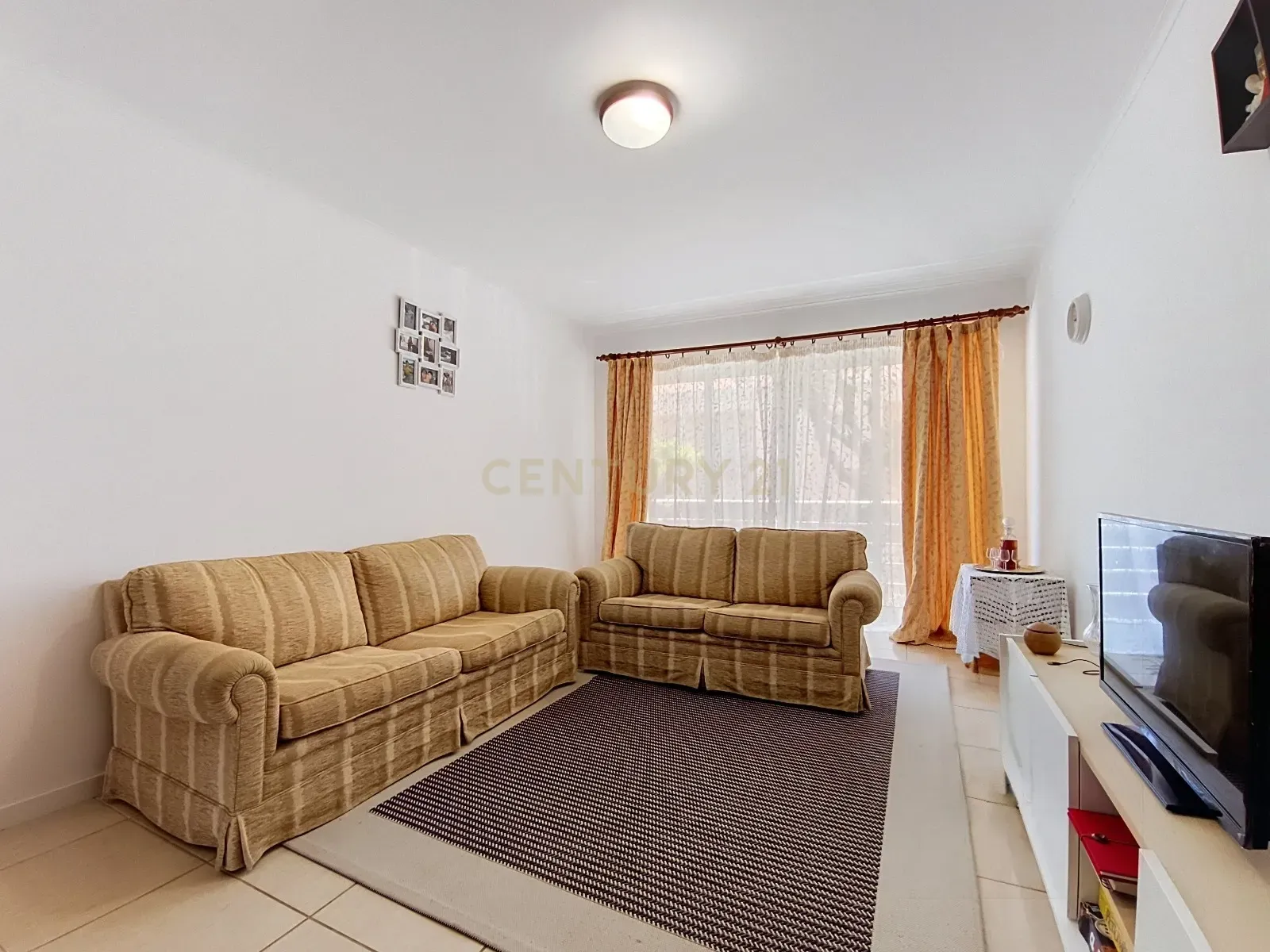 Fotografia 11 de Apartamento T2 com Excelente Luminosidade e Localização Estratégica em Ponta Delgada