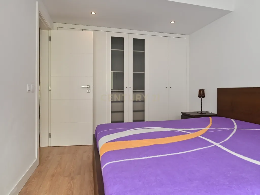 T2+1 Remodelado com sótão/suite e excelente localização - Benfica - Image 14