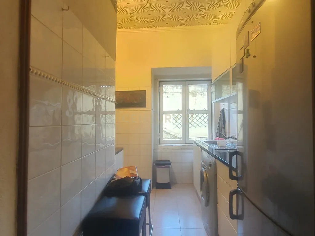 Apartamento T2 em Alcantara em Localização Privilegiada - Image 18