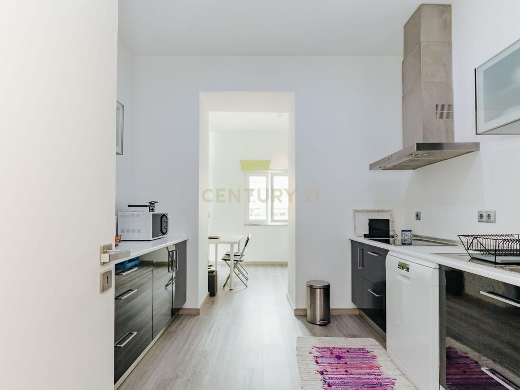 Apartamento Renovado em Avenidas Novas, Lisboa - Image 7