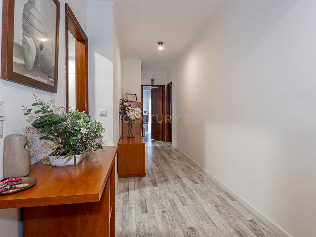 Apartamento T2+1  – Como Novo – Rinchoa, Rio de Mouro - Image 10