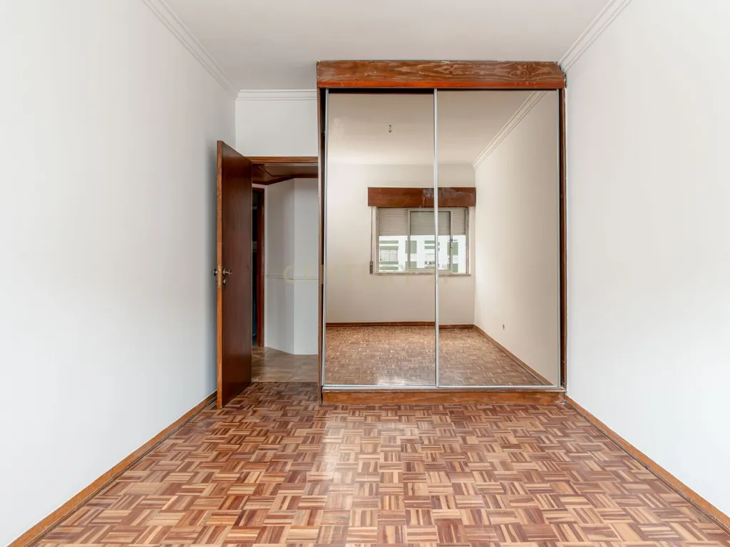 Apartamento T2 em Corroios, Seixal - Oportunidade Única! - Image 5