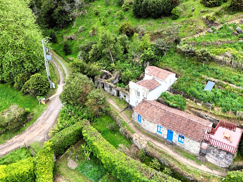 Ruína com Terreno na Zona do Sanguinho – Faial da Terra, Povoação - Image 3