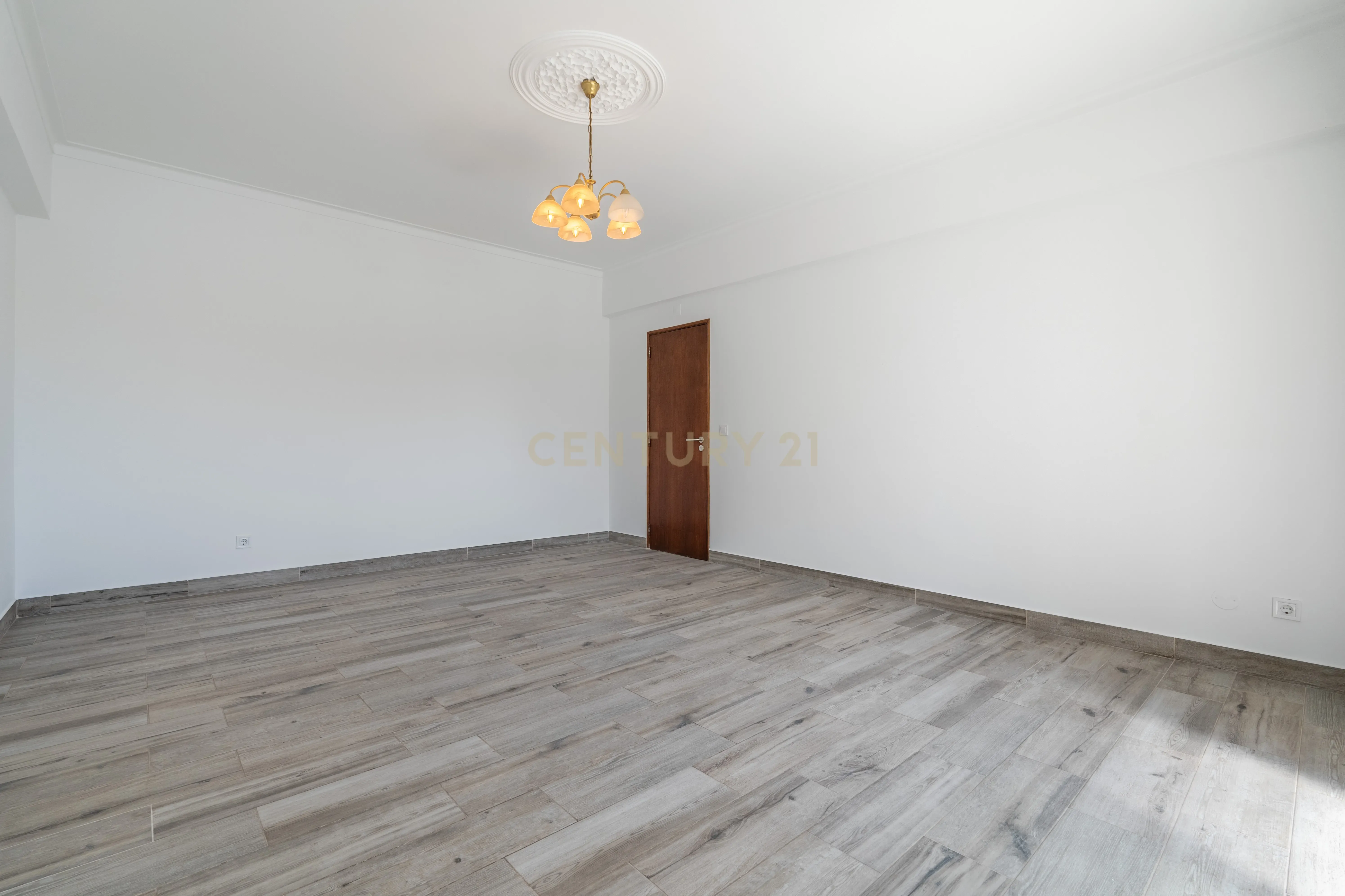 Descubra este T3 em Portimão Remodelado - Ideal para viver ou investir. - Image 4