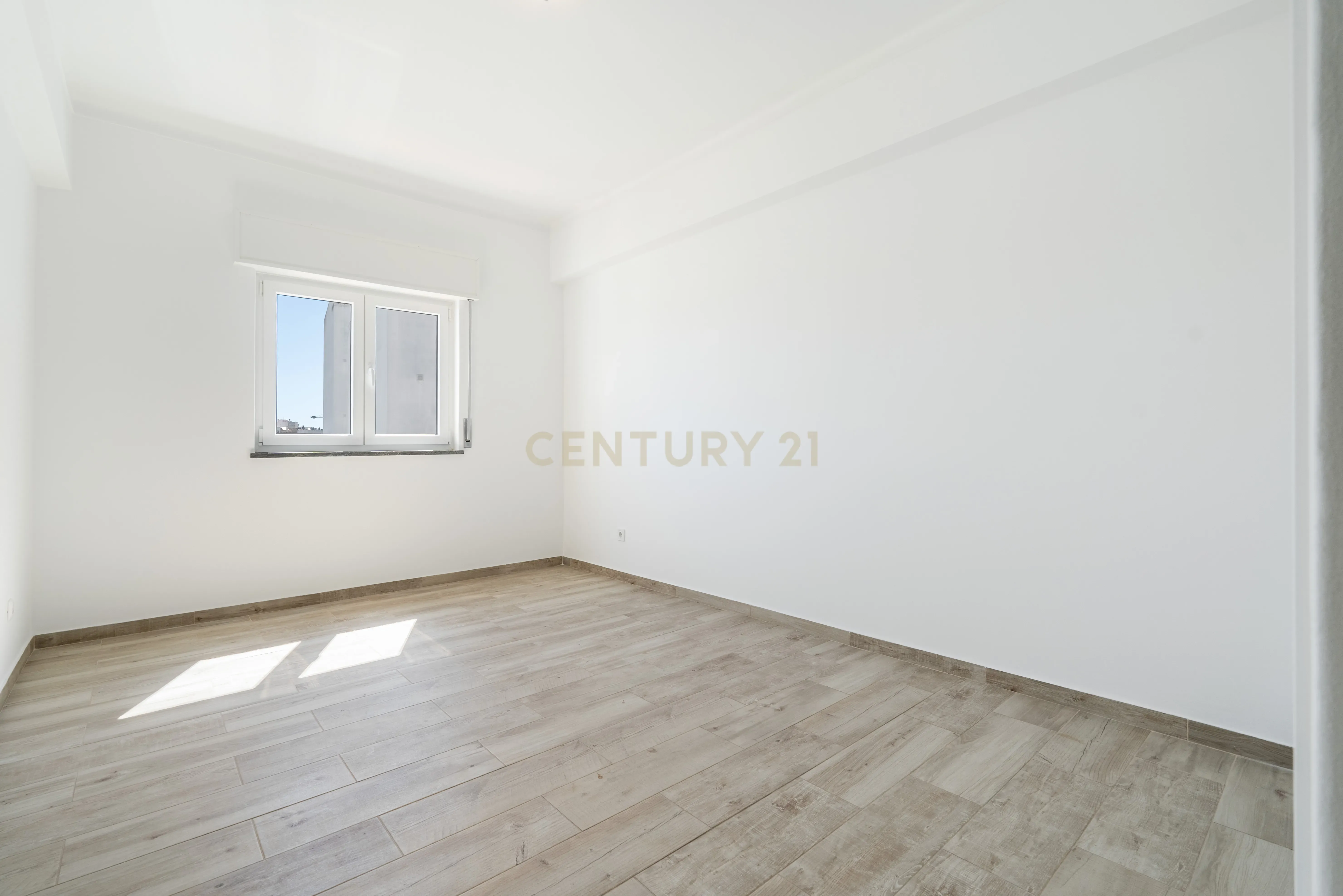 Descubra este T3 em Portimão Remodelado - Ideal para viver ou investir. - Image 15