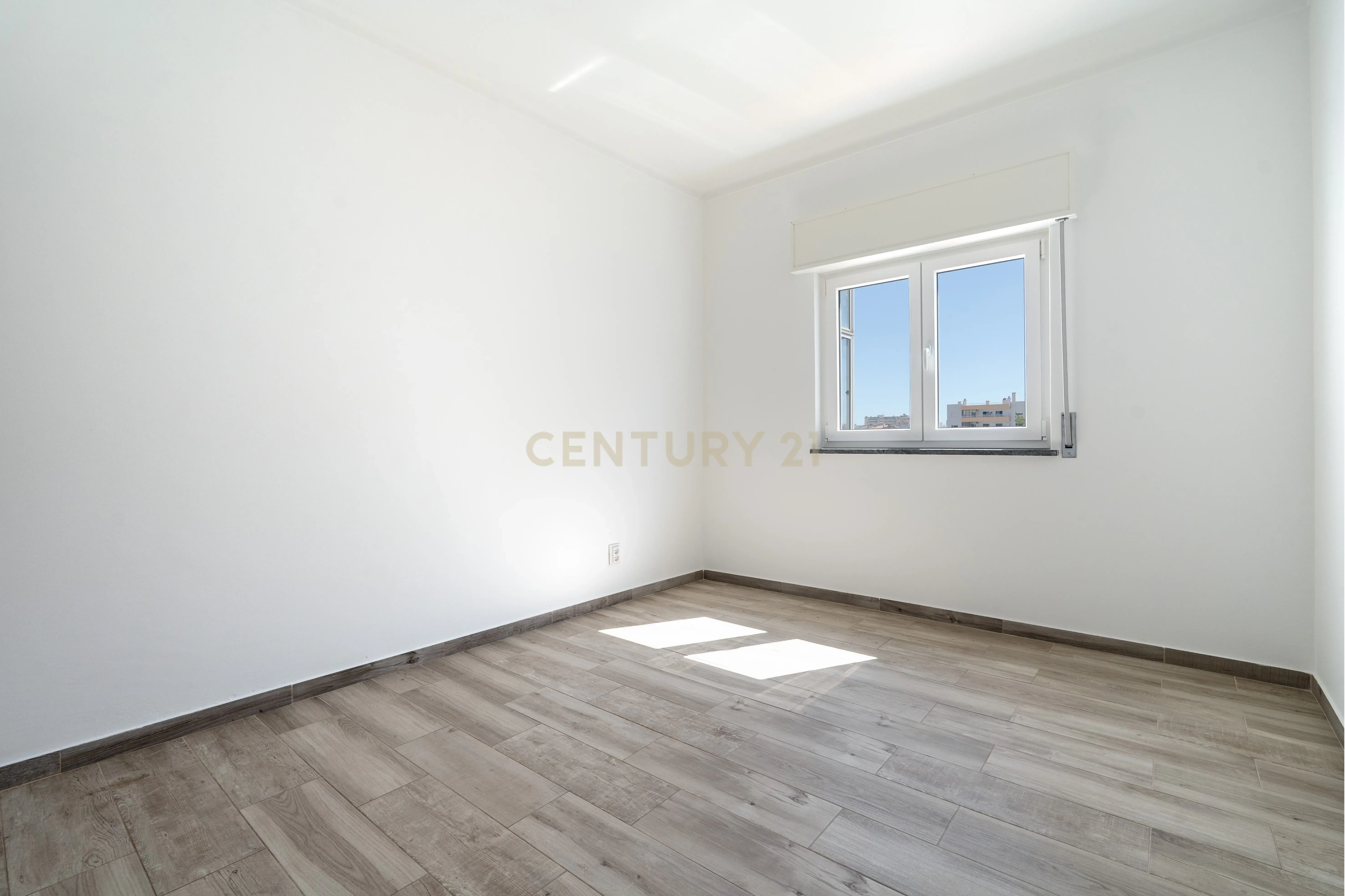 Descubra este T3 em Portimão Remodelado - Ideal para viver ou investir. - Image 18