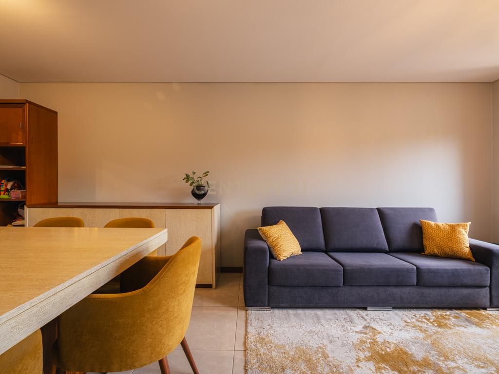 T2 de Excelentes Áreas | Suite, Garagem e Arrecadação | Alfena - Image 6